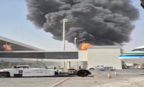 مقتل 3 سعوديين جراء هجومين للحوثيين على مطار بالرياض مع احتدام الحرب